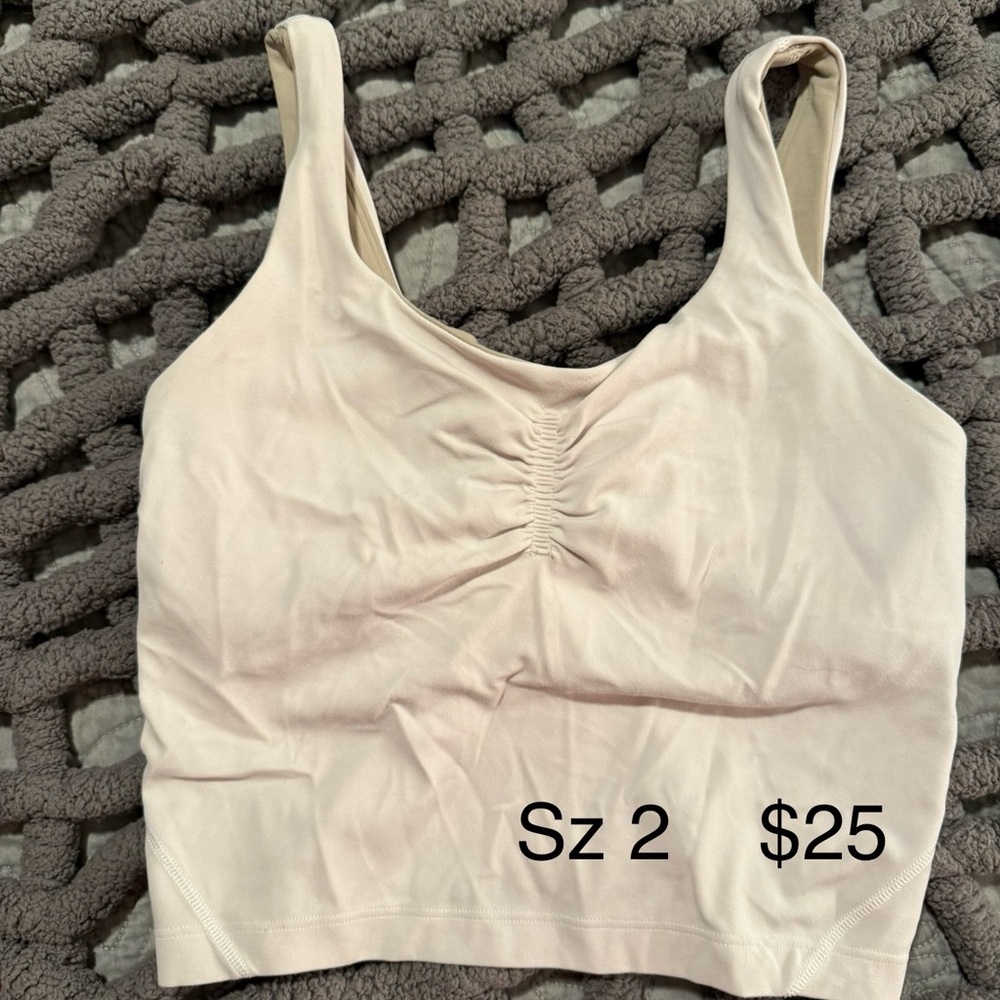 White align Tank Top